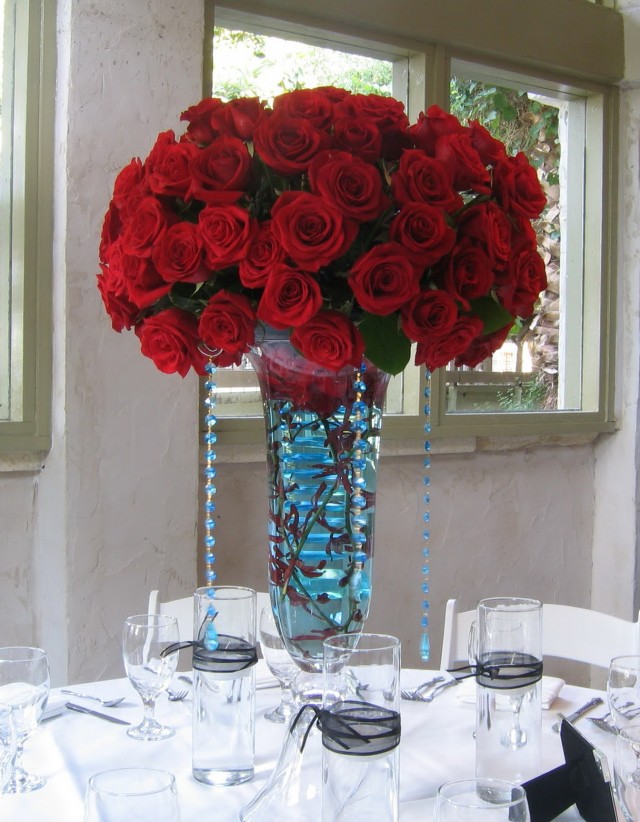 Eiffel Tower Vases With Roses Eiffel Tower Vases With Roses