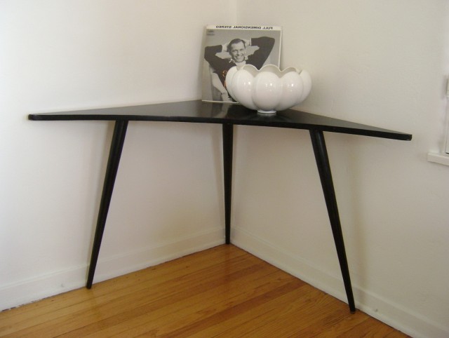 Modern Corner Accent Table Modern Corner Accent Table