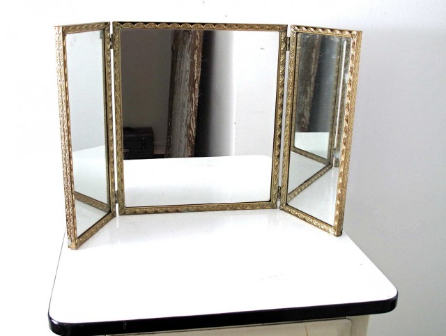Antique Vanity With Tri Fold Mirror Antique Vanity With Tri Fold Mirror