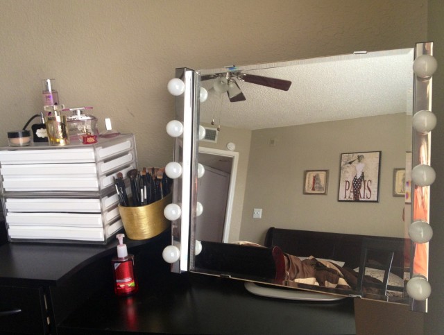 Diy Vanity Mirror With Light Bulbs Diy Vanity Mirror With Light Bulbs