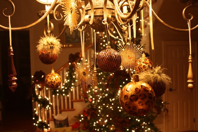 Images Of Chandeliers Decorated For Christmas Images Of Chandeliers Decorated For Christmas