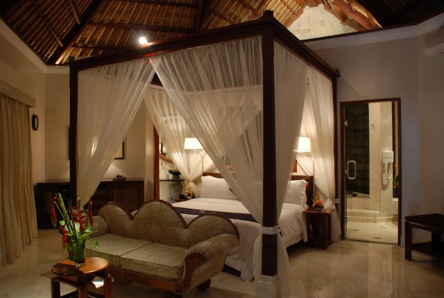 Four Poster Beds With Curtains Four Poster Beds With Curtains