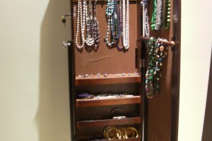 Free Standing Mirror With Jewelry Storage